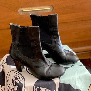 Børn Kola Booties EUC Sz 6